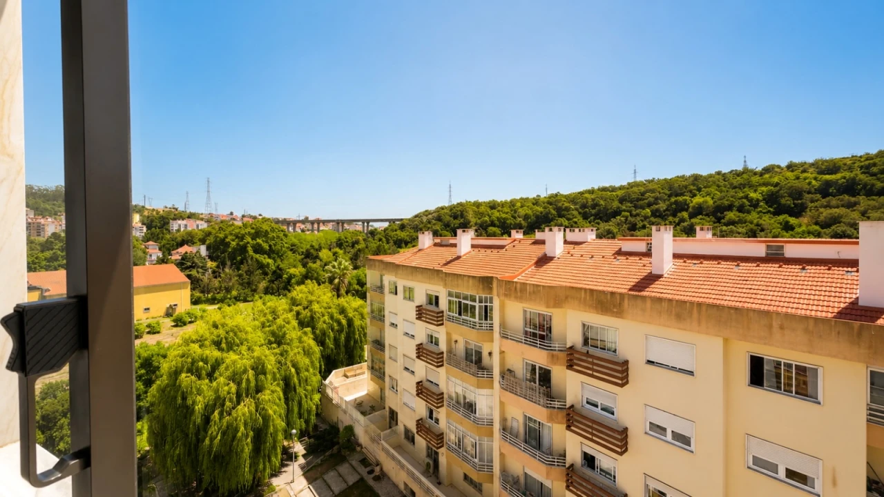 Apartamento T2 para Venda em Agualva e Mira-Sintra Foto 1
