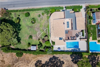Moradia T4 para Venda em Quarteira