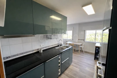 Apartamento T2 para Venda em Agualva e Mira-Sintra