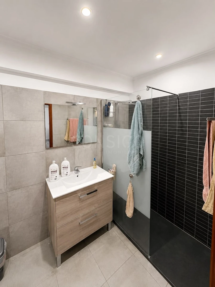 Apartamento T2 para Venda em Agualva e Mira-Sintra Foto 29