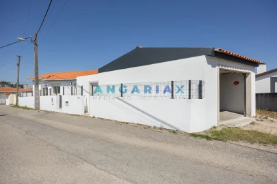Moradia T2 para Venda em Santa Catarina da Serra e Chainça