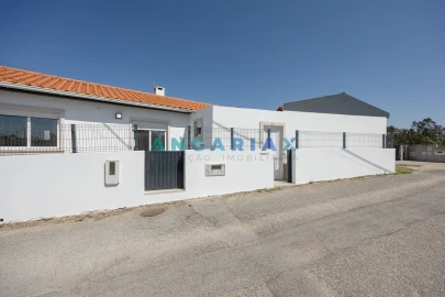 Moradia T2 para Venda em Santa Catarina da Serra e Chainça