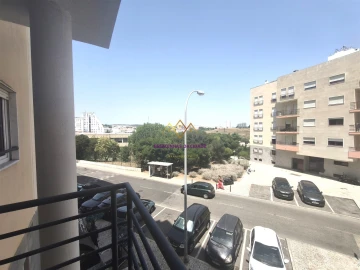 Apartamento T1 para Arrendamento em Algés, Linda-A-Velha e Cruz Quebrada-Dafundo