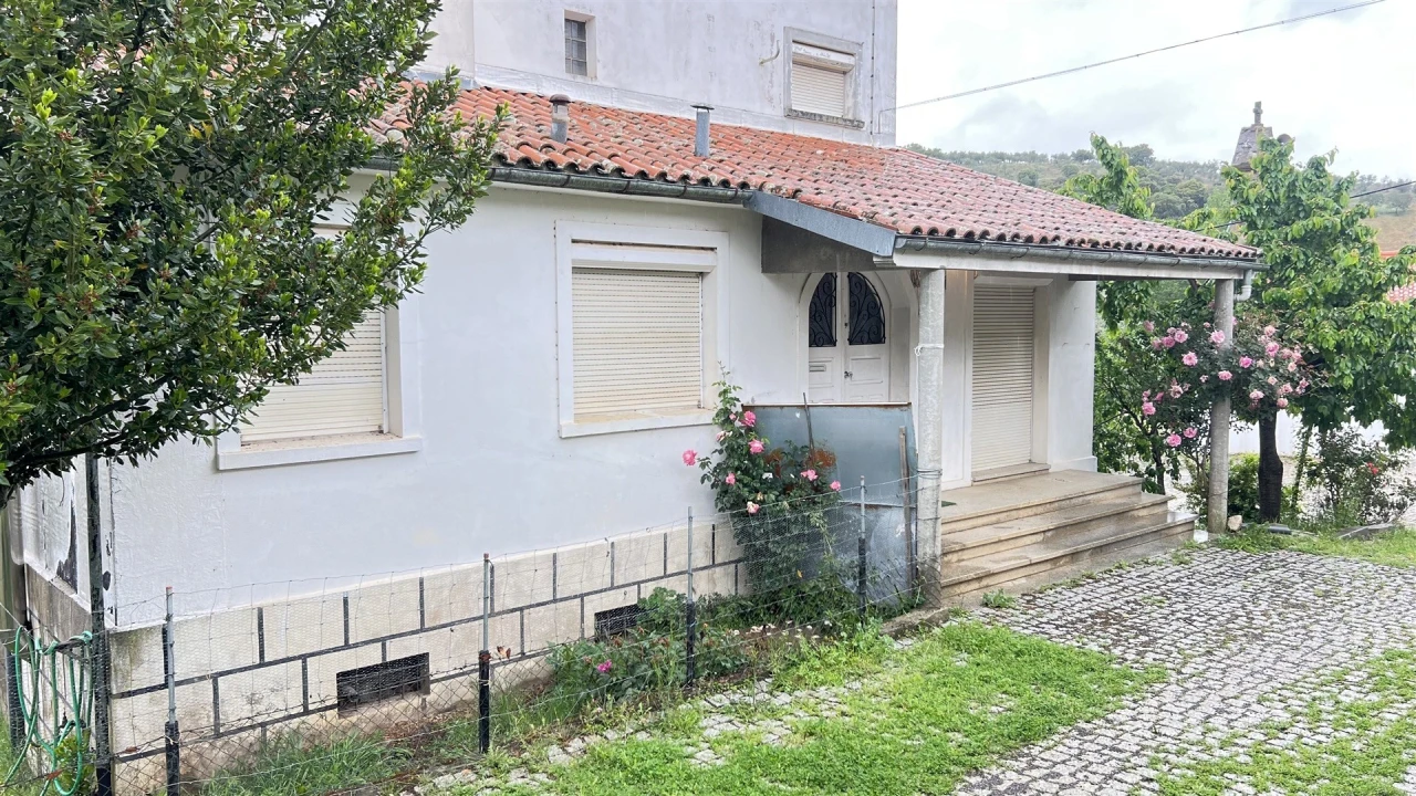 Moradia T5 para Venda em Quintanilha Foto 2
