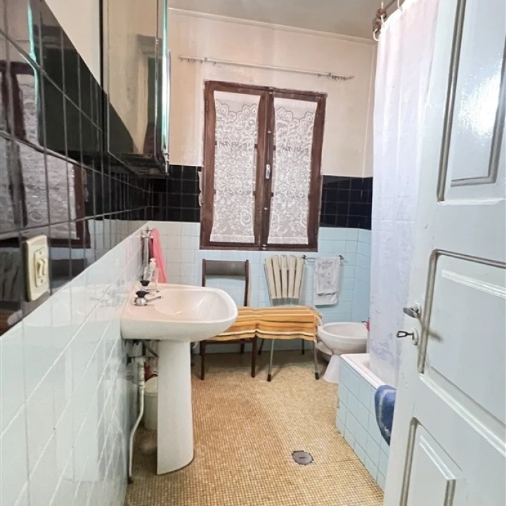 Moradia T5 para Venda em Quintanilha Foto 8