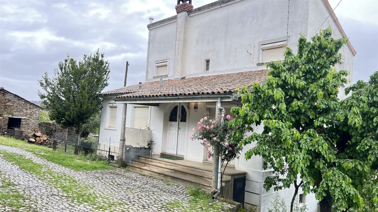 Moradia T5 para Venda em Quintanilha Foto 1