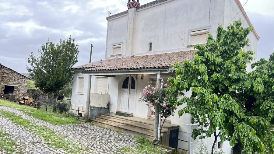 Moradia T5 para Venda em Quintanilha