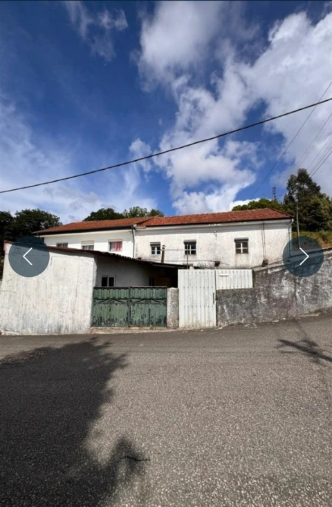 Prédio para Venda em Grijó e Sermonde