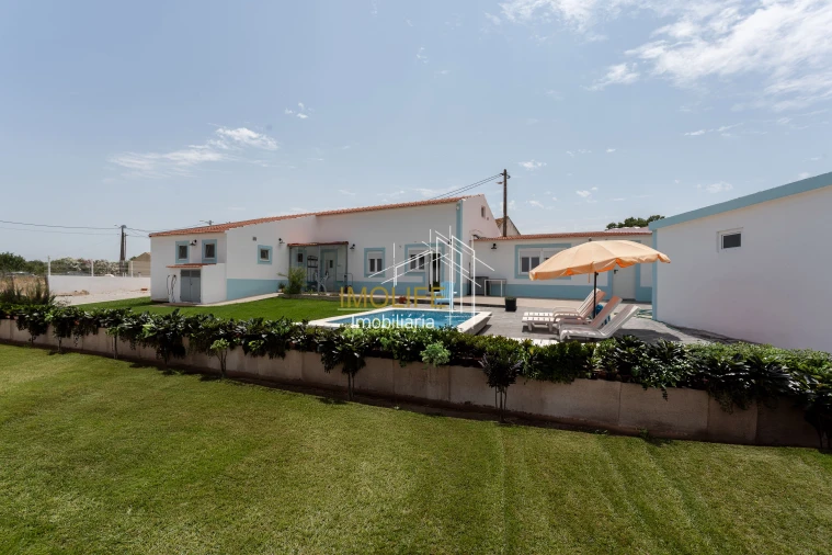Moradia T4 para Venda em Moita Foto 4