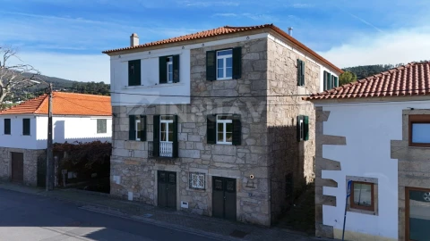 Moradia T9 para Venda em Gondarem