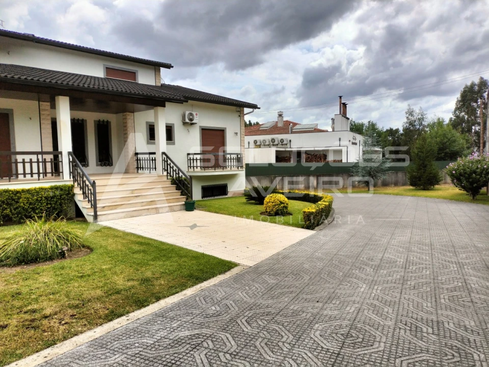 Moradia T4 para Venda em Aguada de Cima Foto 4