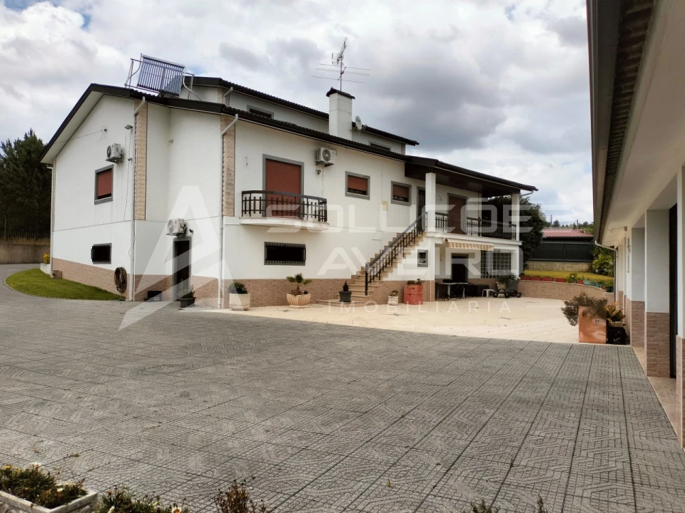 Moradia T4 para Venda em Aguada de Cima Foto 7