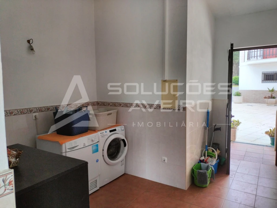 Moradia T4 para Venda em Aguada de Cima Foto 11