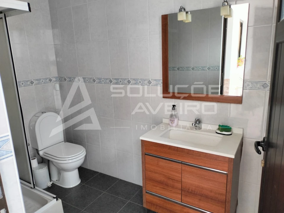 Moradia T4 para Venda em Aguada de Cima Foto 12