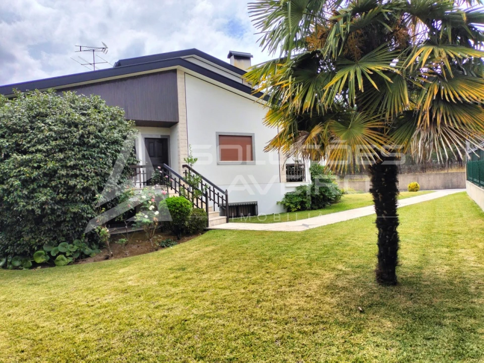 Moradia T4 para Venda em Aguada de Cima Foto 23