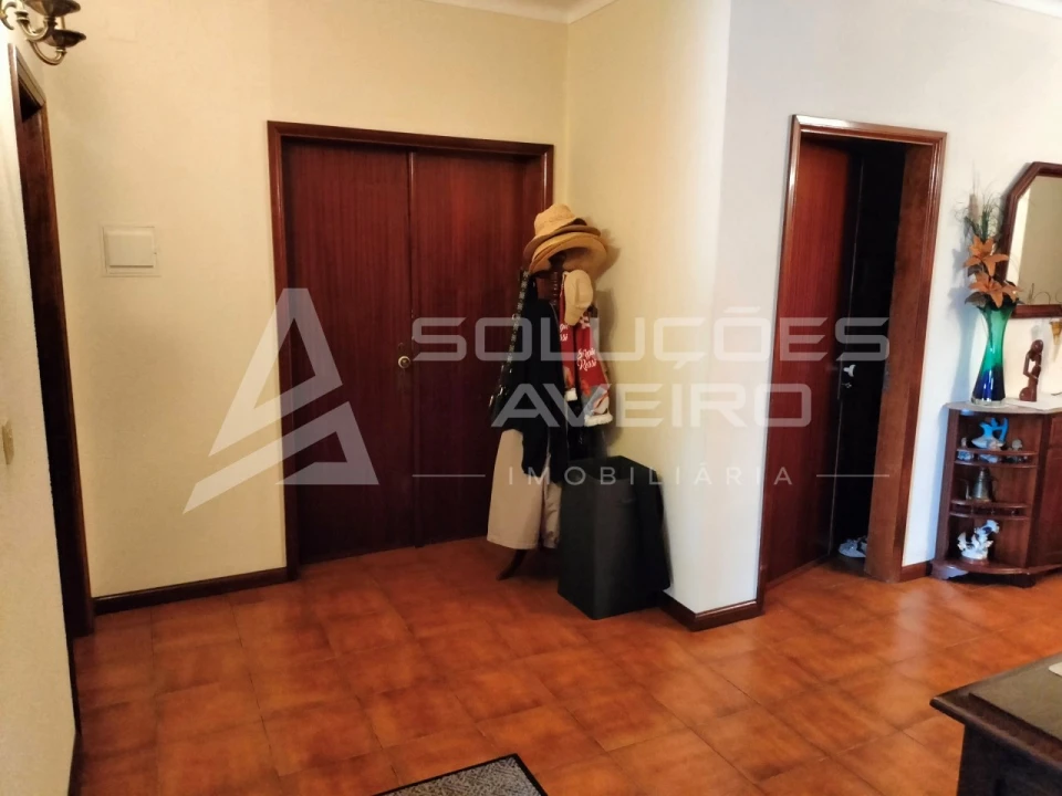 Moradia T4 para Venda em Aguada de Cima Foto 38