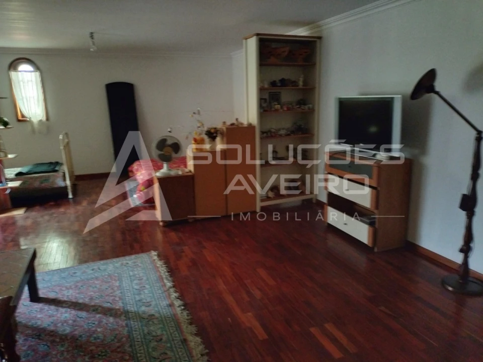 Moradia T4 para Venda em Aguada de Cima Foto 86