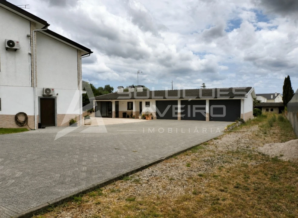 Moradia T4 para Venda em Aguada de Cima Foto 8