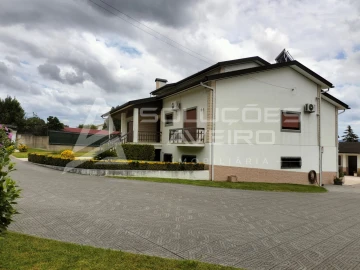 Moradia T4 para Venda em Aguada de Cima
