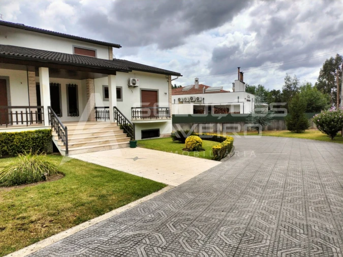Moradia T4 para Venda em Aguada de Cima Foto 4