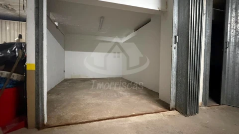 Garagem para Venda em Alverca do Ribatejo e Sobralinho