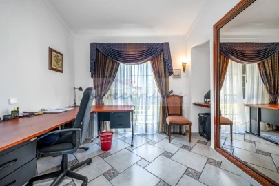 Moradia T5 para Venda em Quarteira