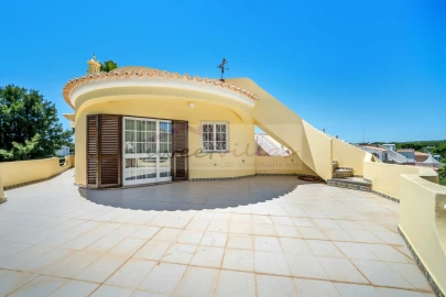 Moradia T5 para Venda em Quarteira