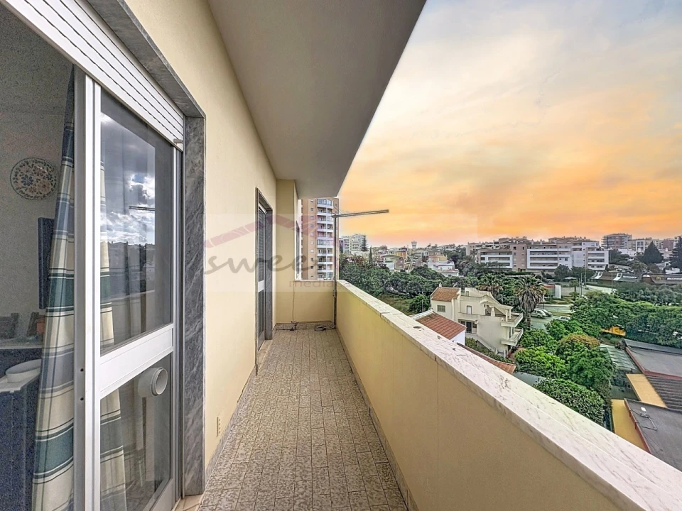 Apartamento T3 para Venda em Portimão Foto 7