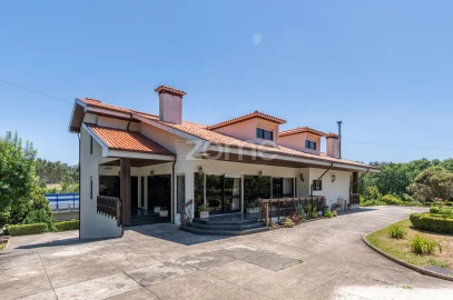 Moradia T5 para Venda em Pedroso e Seixezelo