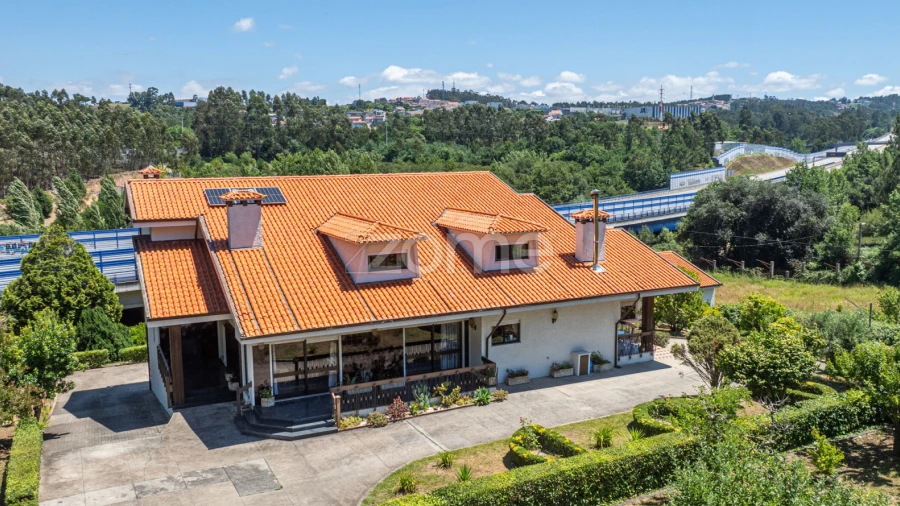 Moradia T5 para Venda em Pedroso e Seixezelo