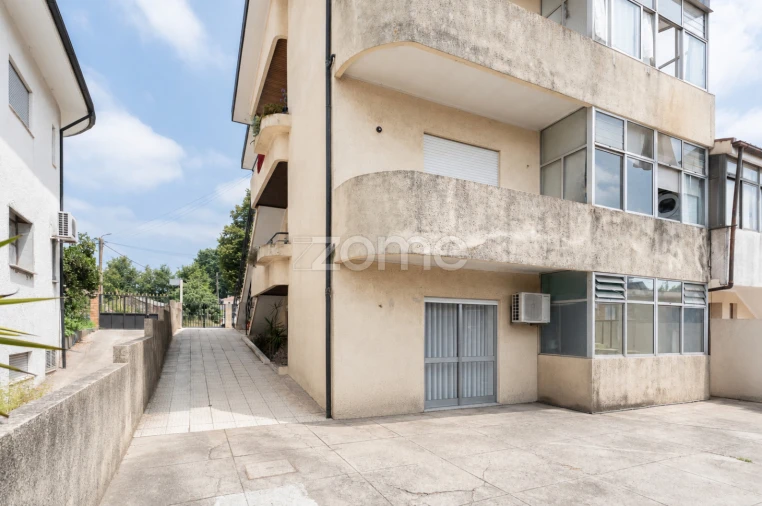 Apartamento T2 para Venda em Folgosa Foto 46