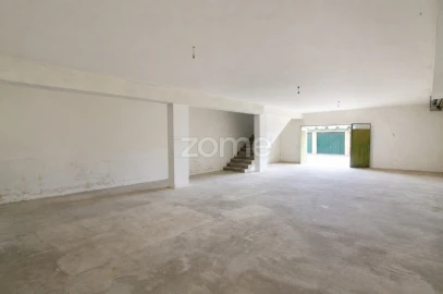 Terreno Comércio / Armazém para Arrendamento em Santo Tirso, Couto (Santa Cristina e São Miguel) e Burgães