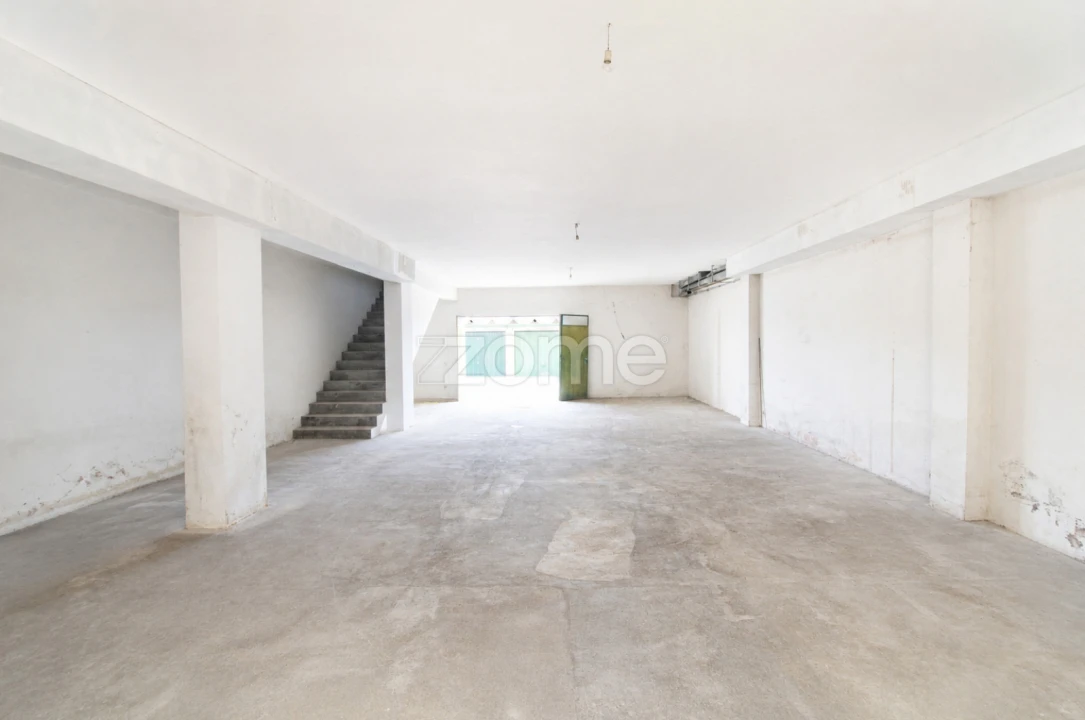 Terreno Comércio / Armazém para Arrendamento em Santo Tirso, Couto (Santa Cristina e São Miguel) e Burgães Foto 2