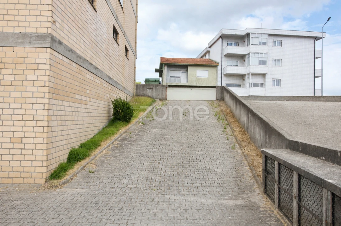Terreno Comércio / Armazém para Arrendamento em Santo Tirso, Couto (Santa Cristina e São Miguel) e Burgães Foto 9