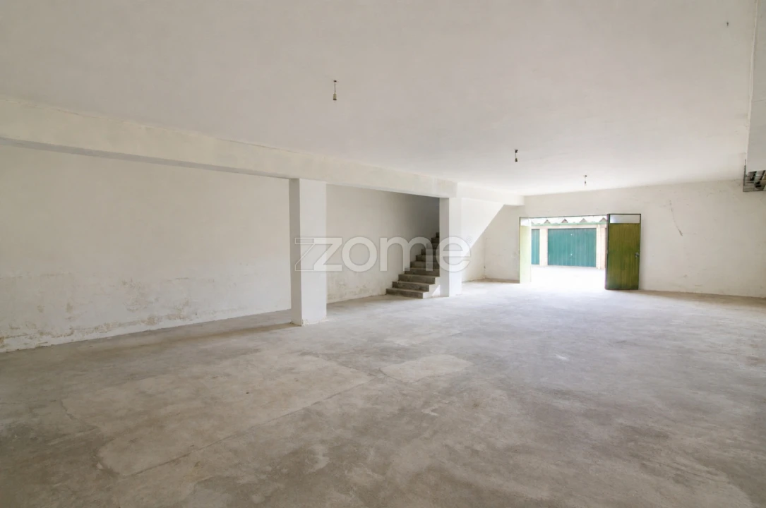 Terreno Comércio / Armazém para Arrendamento em Santo Tirso, Couto (Santa Cristina e São Miguel) e Burgães Foto 5