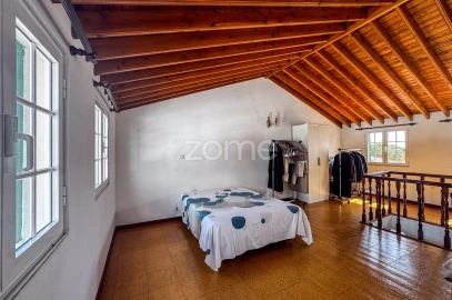 Moradia T4 para Venda em Ponta Delgada (São Sebastião)
