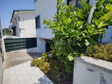 Moradia T3 para Venda em Vilar de Andorinho