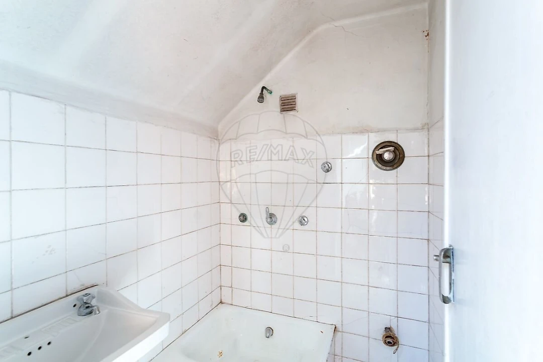 Apartamento T1 para Venda em Campolide Foto 25