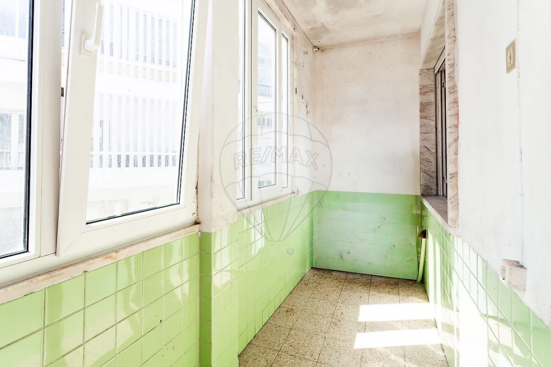 Apartamento T1 para Venda em Campolide Foto 17