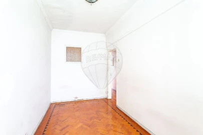 Apartamento T1 para Venda em Campolide