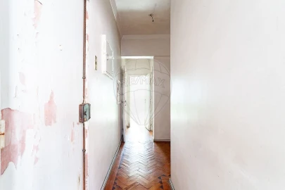 Apartamento T1 para Venda em Campolide