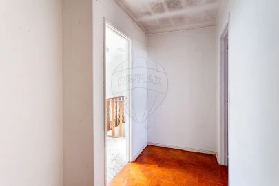 Apartamento T1 para Venda em Campolide