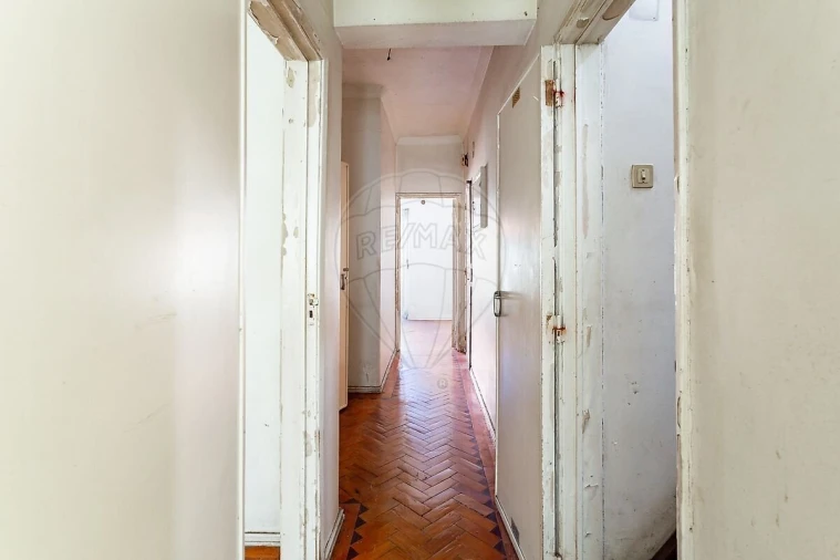 Apartamento T1 para Venda em Campolide Foto 11