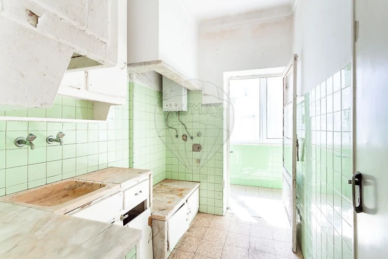 Apartamento T1 para Venda em Campolide Foto 18