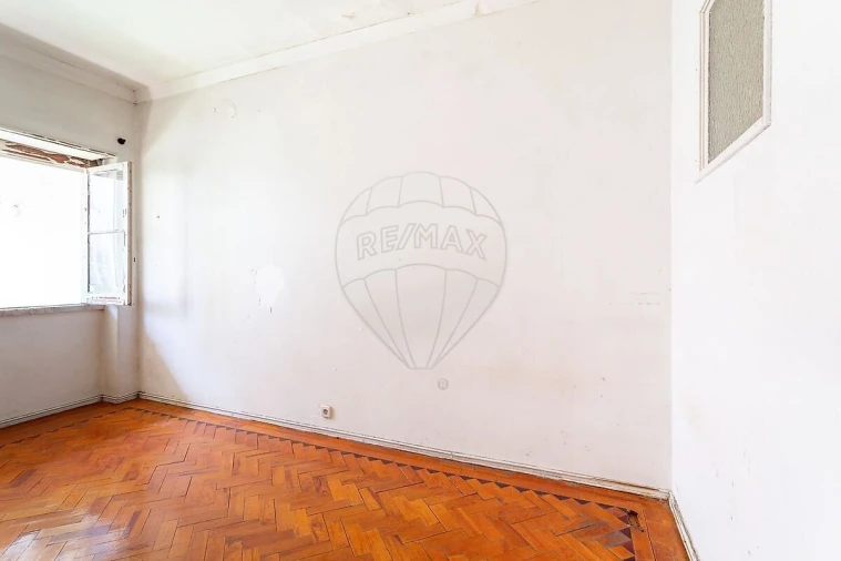 Apartamento T1 para Venda em Campolide Foto 6
