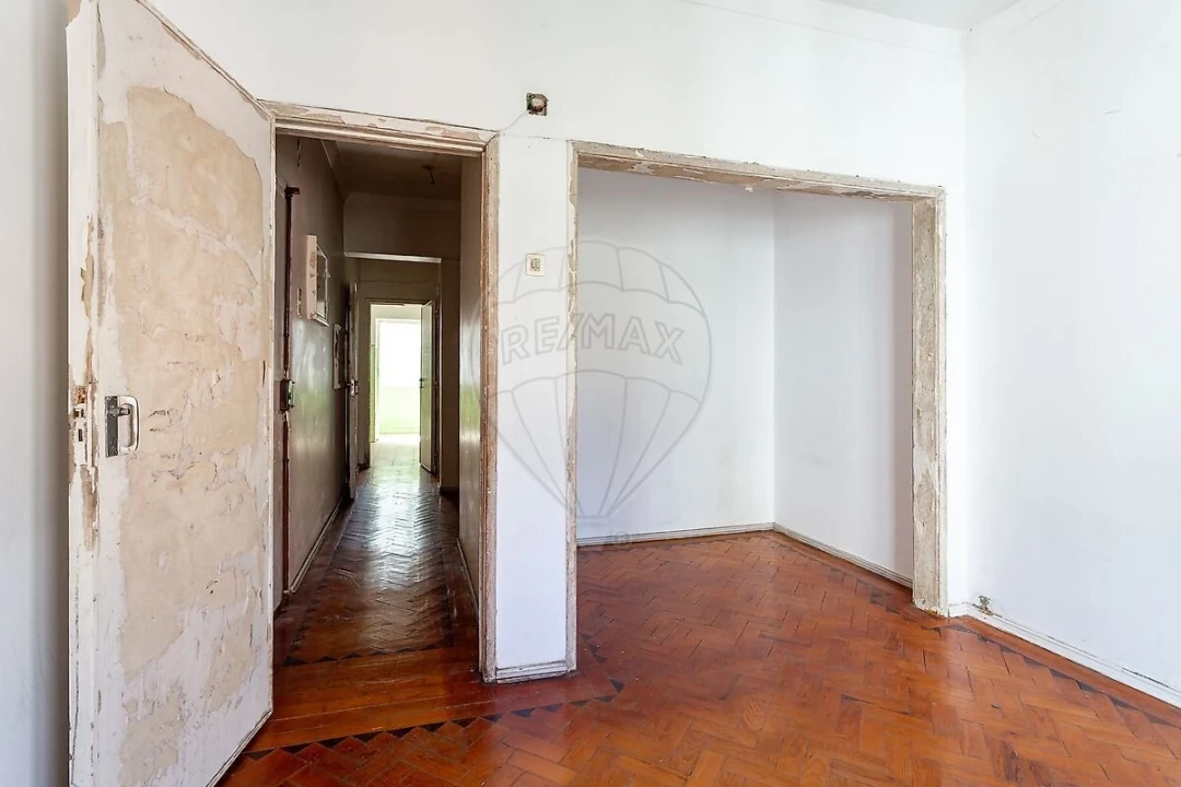 Apartamento T1 para Venda em Campolide Foto 3