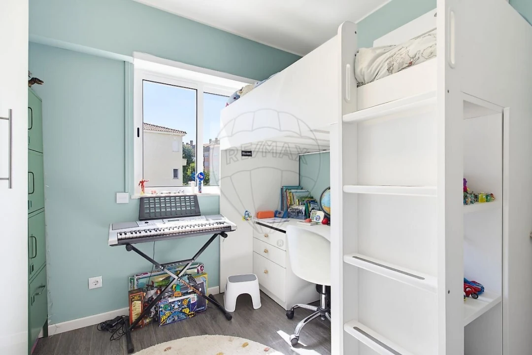 Apartamento T4 para Venda em Carcavelos e Parede Foto 14