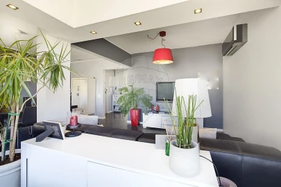 Apartamento T4 para Venda em Carcavelos e Parede