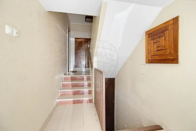 Apartamento T4 para Venda em Carcavelos e Parede