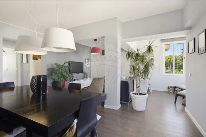 Apartamento T4 para Venda em Carcavelos e Parede